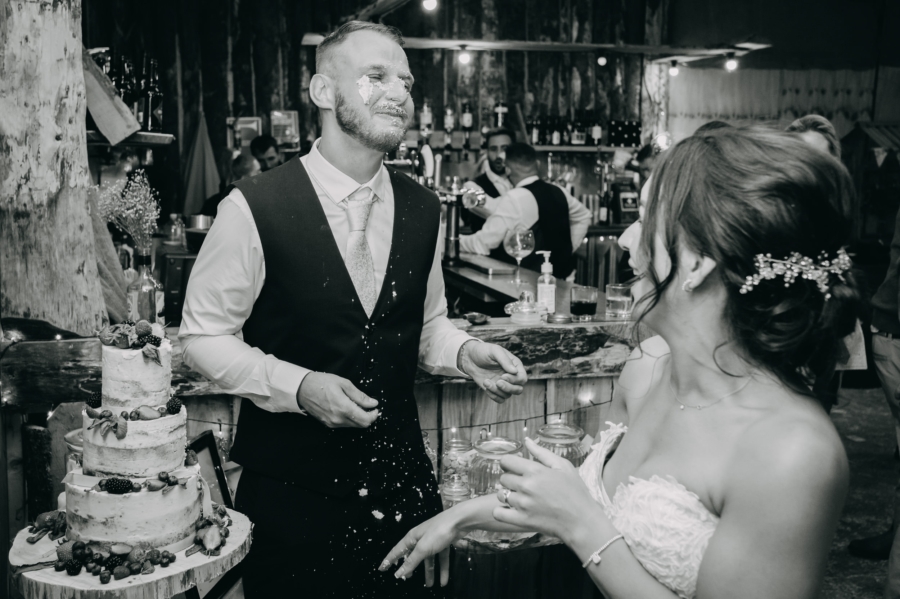 documentary wedding photography - cutting the cake